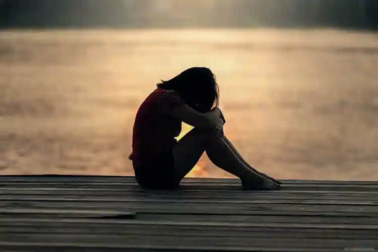 Status nhớ người yêu cũ là nơi thể hiện những cảm xúc đau khổ của bạn trong tình yêu