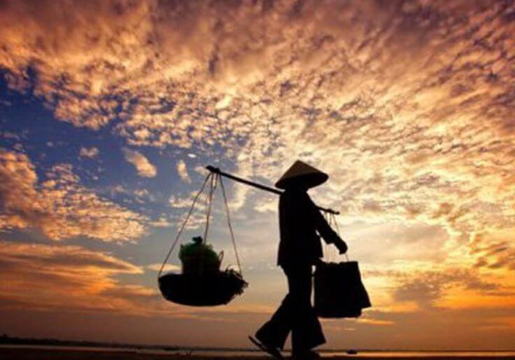 Những dòng stt về hình ảnh mẹ rơi nước mắt sẽ luôn nhắc nhở mỗi người về tình yêu thương vô điều kiện của mẹ