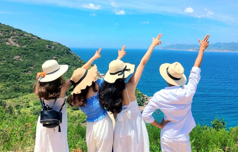Những stt du lịch hài hước sẽ góp phần lan tỏa niềm vui, tiếng cười đến mọi người xung quanh
