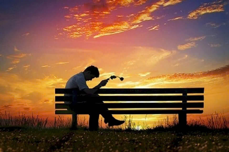 Các stt tình yêu buồn cũng là liều thuốc tốt, giúp bạn vơi đi nỗi lòng