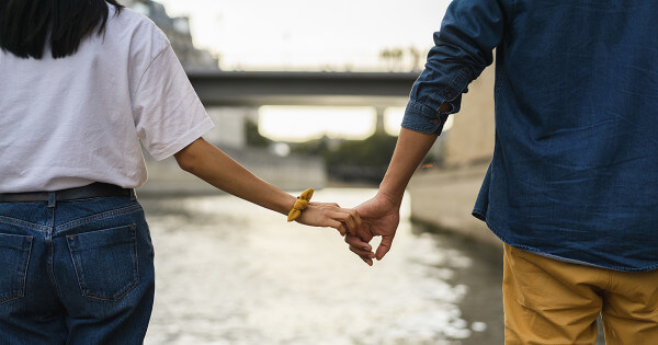 Những caption, stt nhớ người yêu ở xa sẽ là cầu nối để gắn kết các cặp đôi