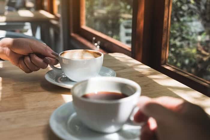 Các caption, stt về cafe thả thính đầy tình cảm, lãng mạn
